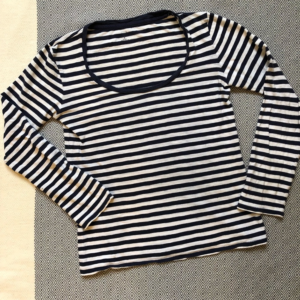 navy and white striped gap tee